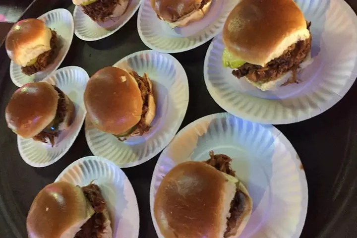 Southern Flavors Food, Pub Crawl, and History Walking Tour