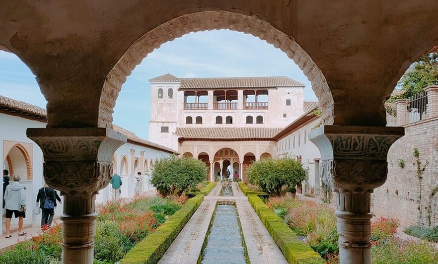 Image 9: Entrada al Palacio de la Alhambra - Joya de la Corona de España