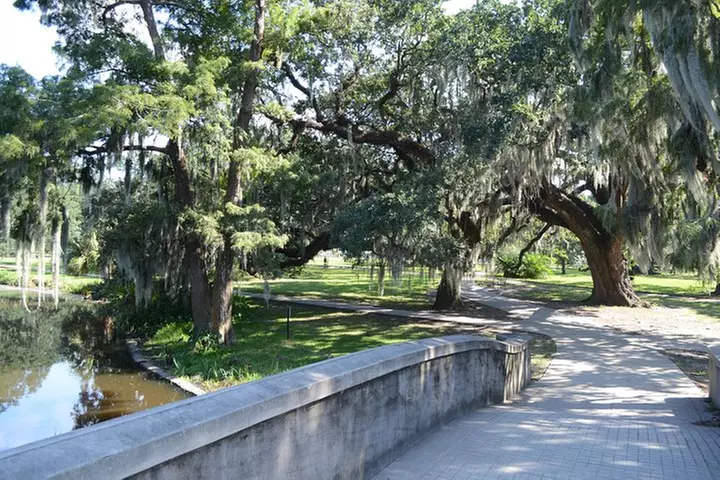 New Orleans History and Sightseeing Small-Group Bike Tour