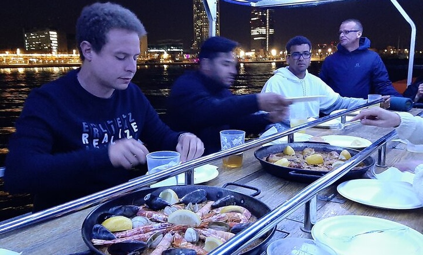 Image 7: Crucero nocturno por Valencia con cena y bebidas