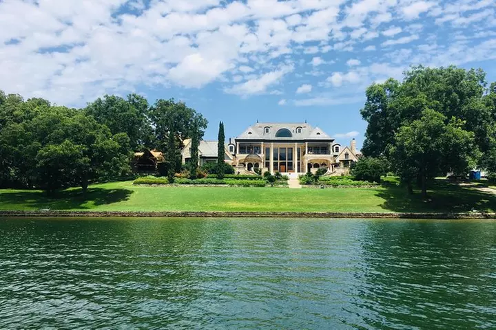 Private Lake Austin Boat Cruise: 2-Hour, Fully Shaded (Up to 13)