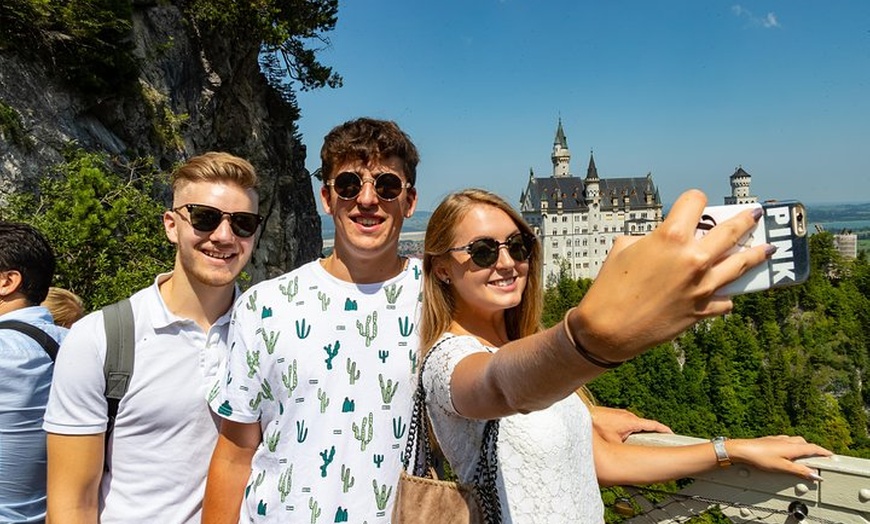 Image 1: Tagesausflug von München nach Neuschwanstein und zum Schloss Linderhof