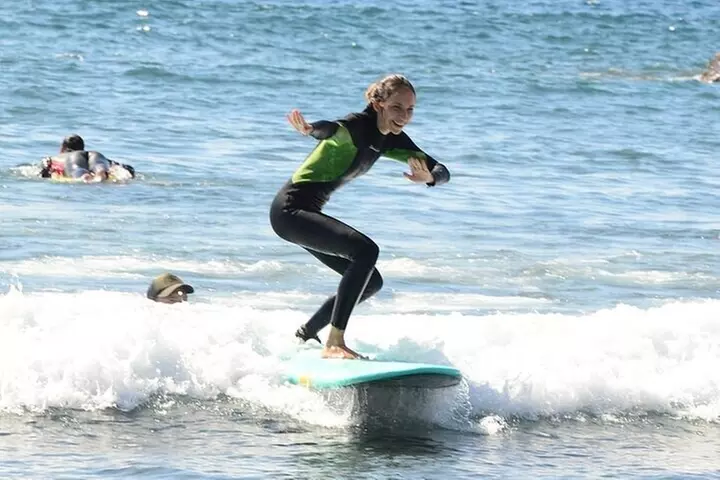 Clase de Surf Grupal en Playa de Las Américas con Fotografías