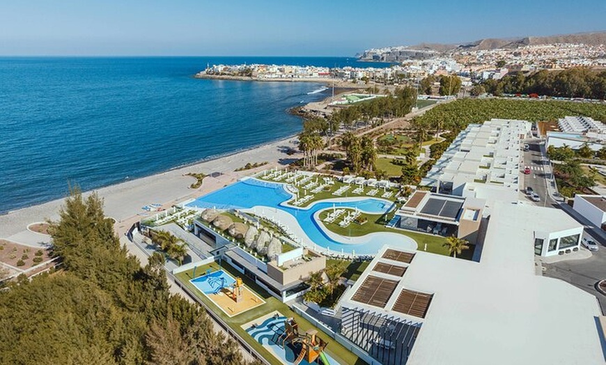Image 1: Entrada de 5-6 horas en Perchel Beach Club con Circuito SPA