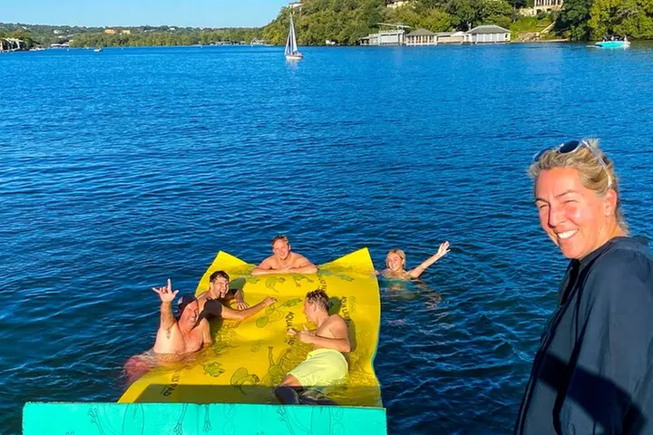Private Lake Austin Boat Cruise: 2-Hour, Fully Shaded (Up to 13)