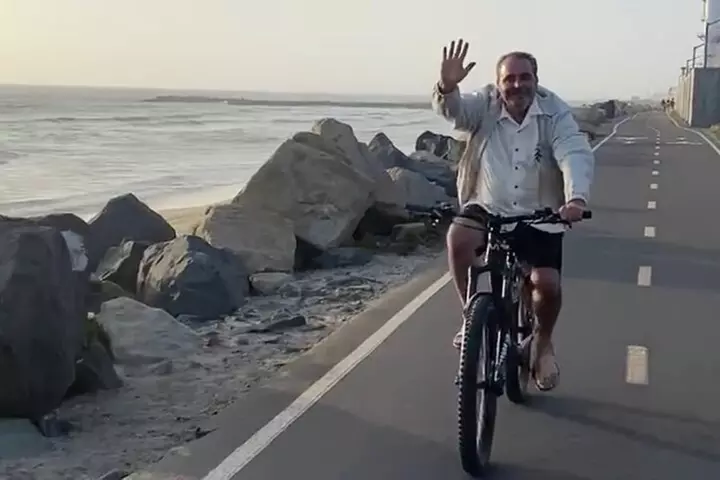 Marina Del Rey to Hermosa Beach e-Bike Coastal Beach Tour