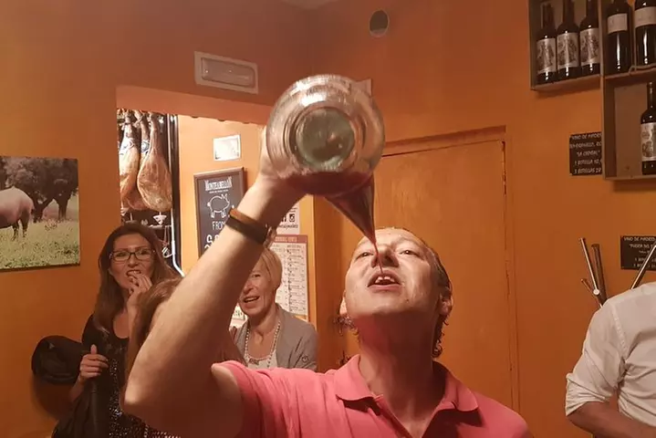 Tour en grupo pequeño de jamón ibérico y vino en Madrid