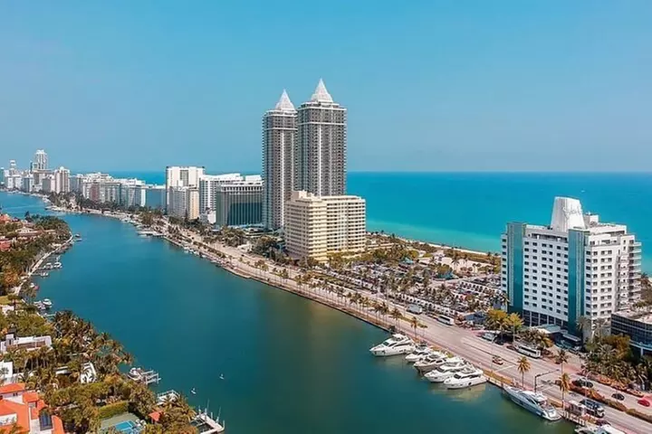 Magic Air Tours: Private Luxury Flight over Miami Beach