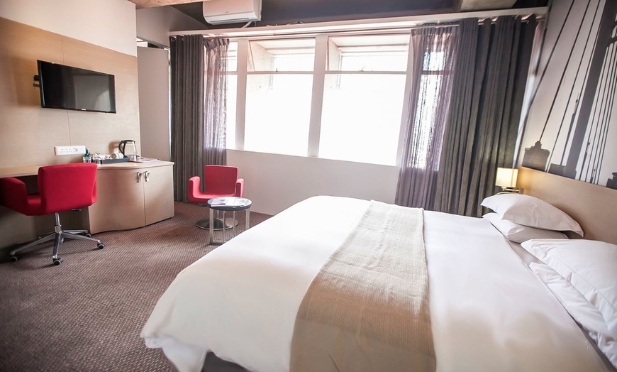 Image 3: ✈ SOUTH AFRICA | Johannesburg - Reef Hotel Johannesburg 4* - City c...