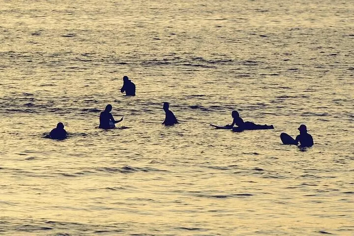 Clase de Surf Grupal en Playa de Las Américas con Fotografías