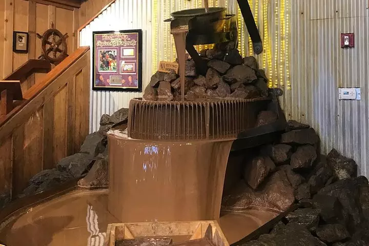 Anchorage City Tour w/ Taste of Wild Smoked Salmon & Reindeer Sausage