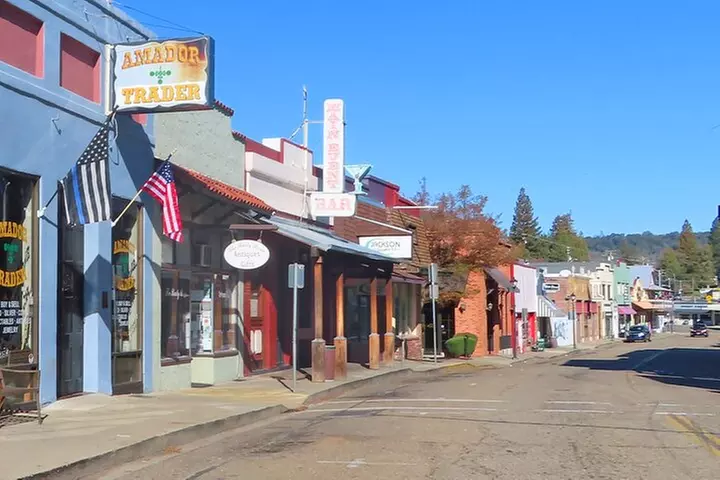 A Highway 49 Drive: A Self-Guided Audio Tour from Placerville to Ja...