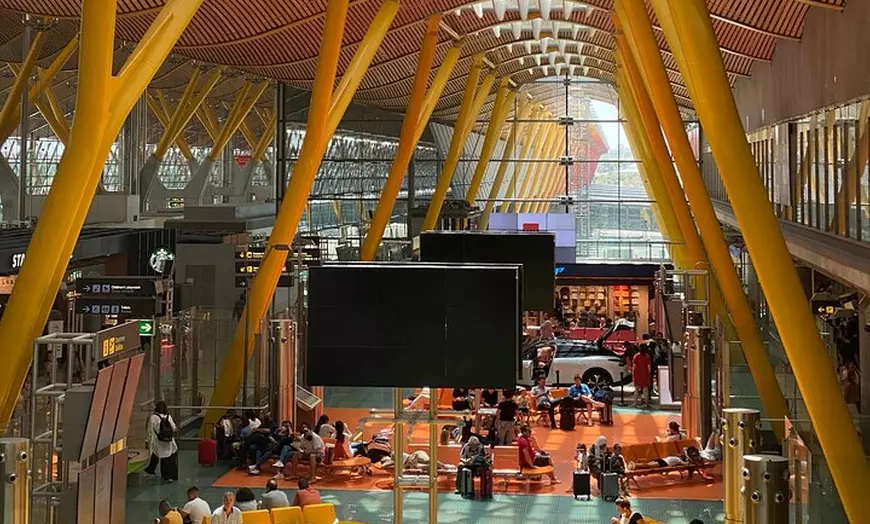 Image 1: Transporte Privado a Aeropuerto Madrid con Recogida en Hotel