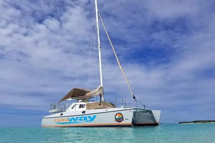 Half-Day Catamaran Tour in Cayos de la Cordillera with Lunch - Second Medium