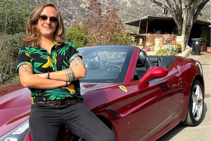 1-Hour Driving Tour from Hollywood to Beverly Hills in a Ferrari