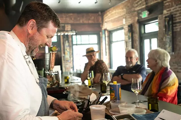 Undiscovered Charleston: Half Day Food, Wine & History Tour with Co...