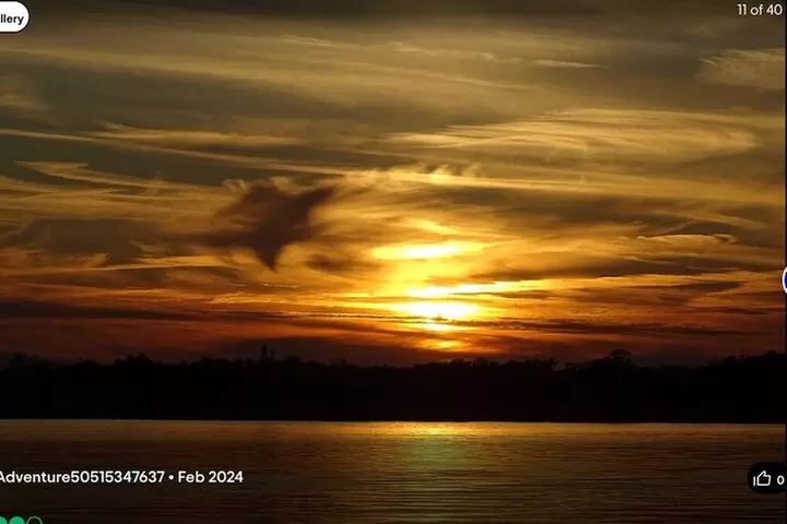 Pontoon Pub Crawl, 5 Lakeside Pubs and Restaurants Visit by Boat