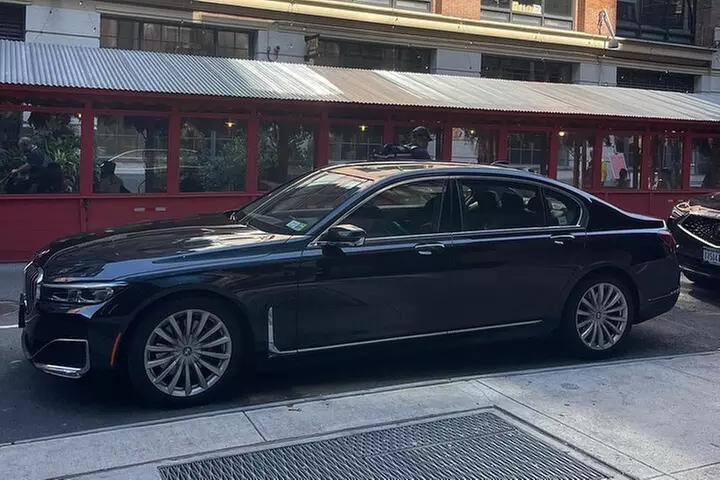 First Class Transfer from Manhattan to NYC Airports (JFK/EWR/LGA) - Primary Image