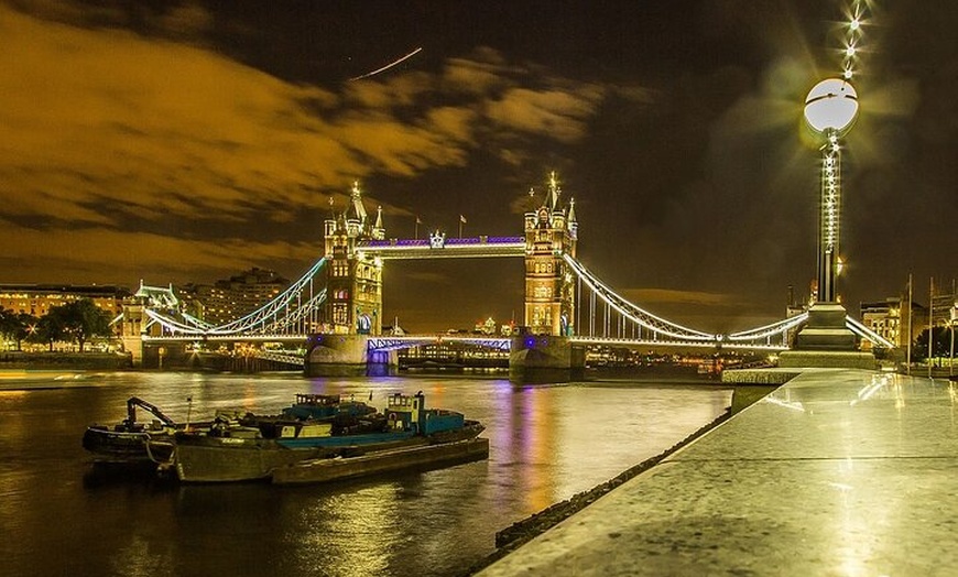 Image 9: New Year's Eve Dinner Cruise with Fireworks Display