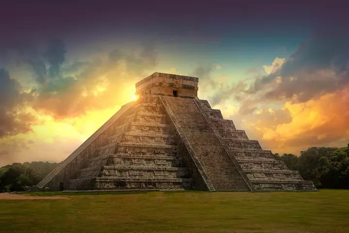 Chichen Itza Early Access Private Tour with Buffet Lunch - Primary Image