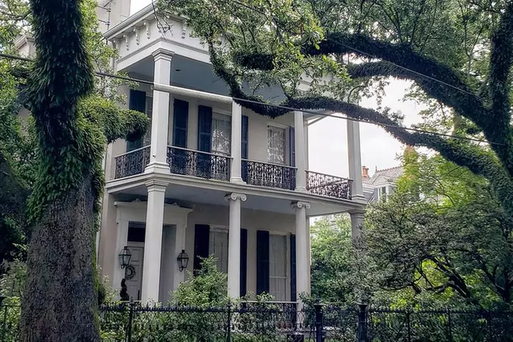 New Orleans Garden District History Walking Tour