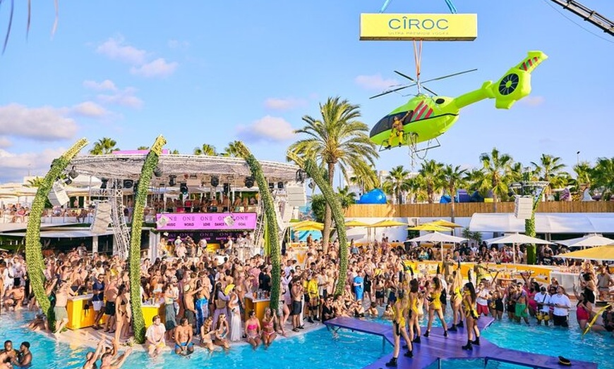 Image 3: Excursión a la piscina y discoteca de Ibiza, incluyendo O Beach y E...