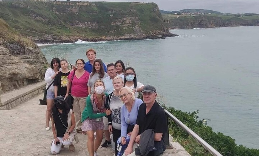 Image 6: Tour Autoguiado de Día Completo en Santillana del Mar y Comillas