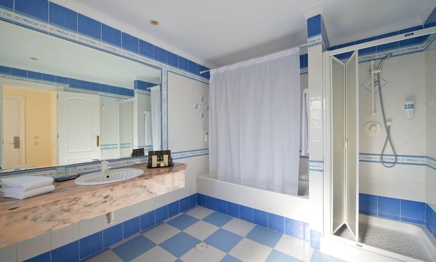 Image 15: ✈ COSTA DEL SOL | Marbella - BlueBay Banús 4*, 3 Nächte - Außenpool