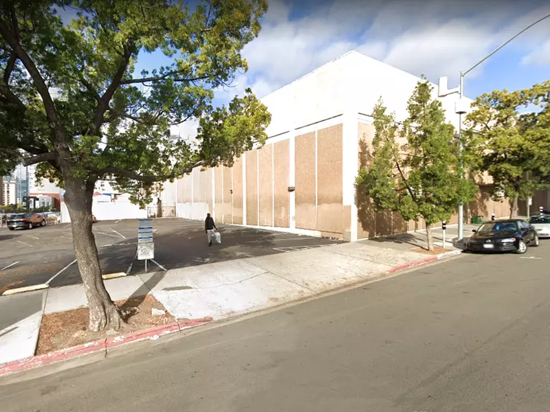 Parking at 1418 2nd Ave. Lot - Second Medium