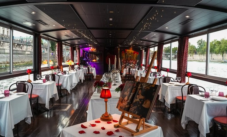 Image 14: Dîner croisière Paris Seine par Maxim's avec Champagne & Musique