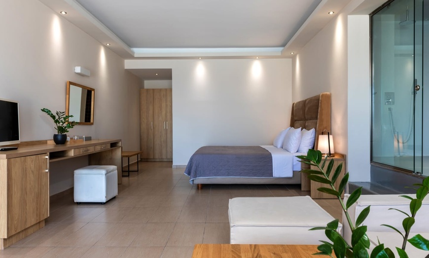 Image 5: ✈ SANTORIN | Firostefani - Splendour Resort 5* - Piscines