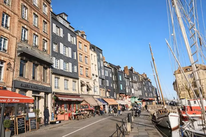 Excursion d'une journée à Étretat et Honfleur au départ de Paris Pe...