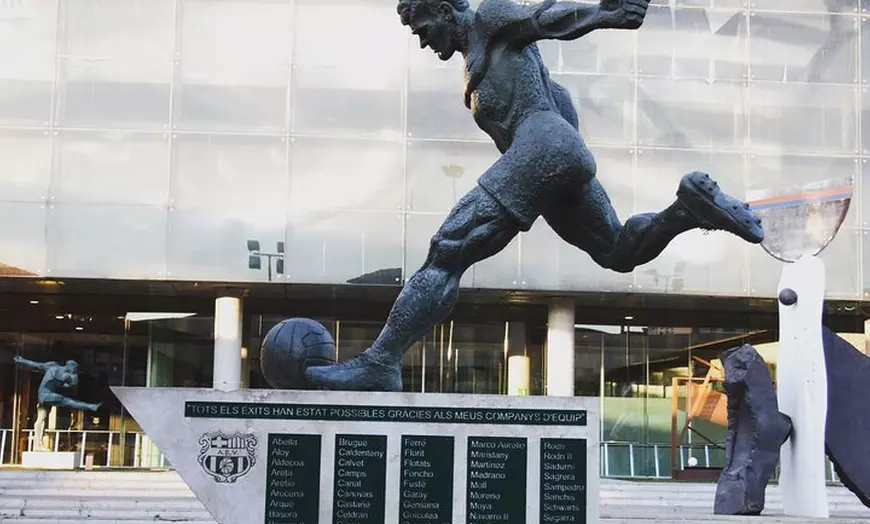 Image 10: Excursión privada al club de fútbol de Barcelona con un amable guía...