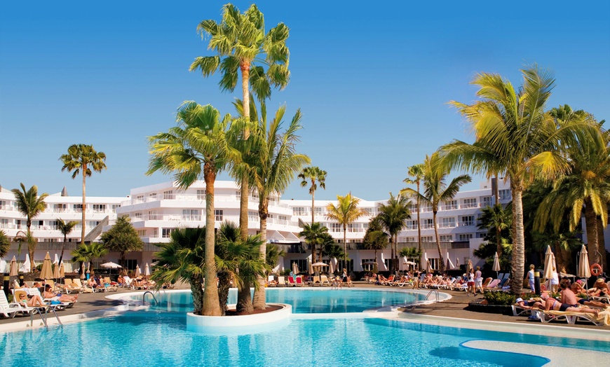 Image 4: ✈ LANZAROTE | Playa de los Pocillos - Hotel Riu Paraiso Lanzarote R...