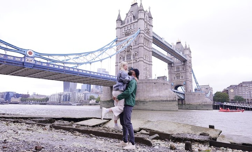 Image 2: 90-min London Landmarks & Hidden Gems Photoshoot