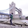 Image 2: 90-min London Landmarks & Hidden Gems Photoshoot