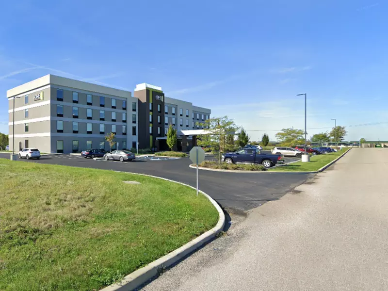 Parking at Home2 Suites by Hilton Indianapolis Airport Lot