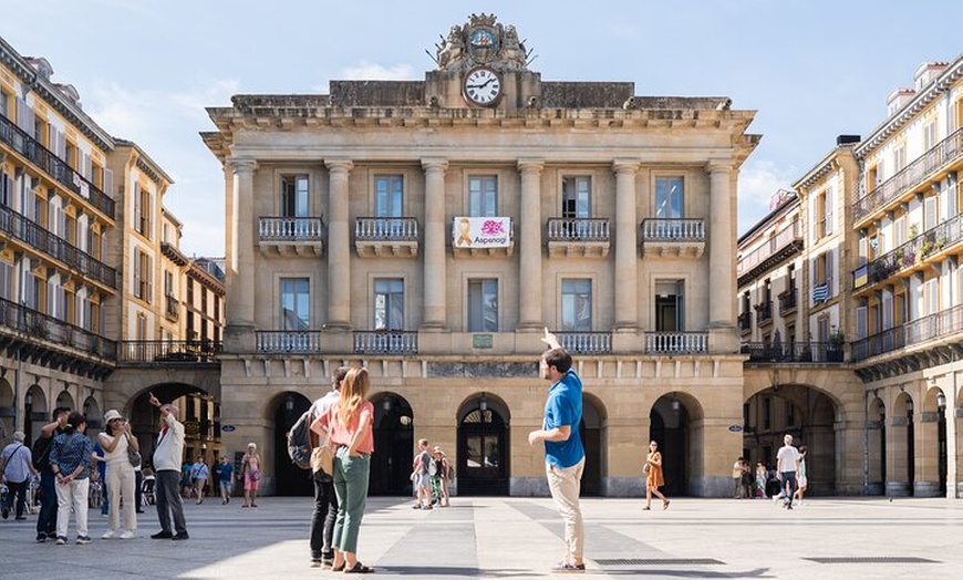 Image 20: Recorrido a pie por San Sebastián con un pintxo y una bebida