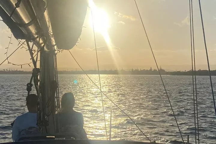 Gold Coast 2 hour Sunset Sailing Cruise with Drinks&Tasting Plate