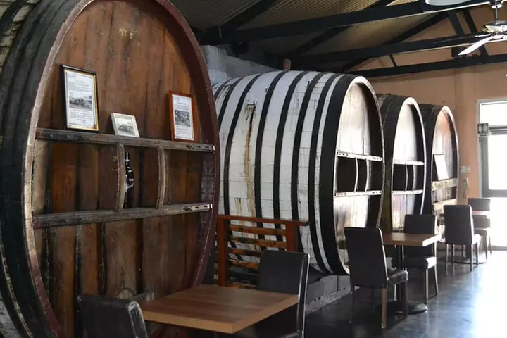 Stanthorpe Small - Group Food Comedy and Wine Tasting Tour