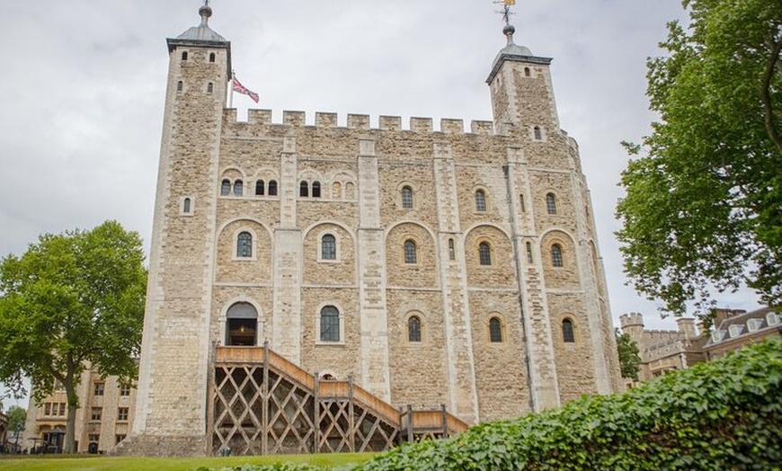 Image 3: VIP Tower of London and Crown Jewels Tour with Private Beefeater Me...