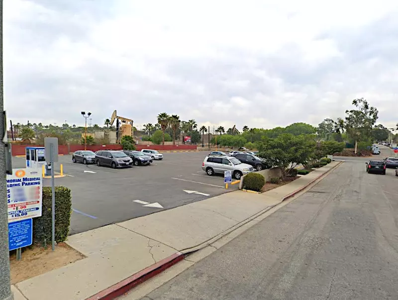 Parking at [SL42] 501 East 29th St. Lot