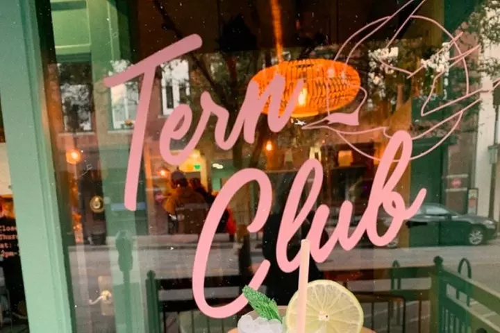 Self-Guided Bar Hunt: Swell Times in Scruffy City