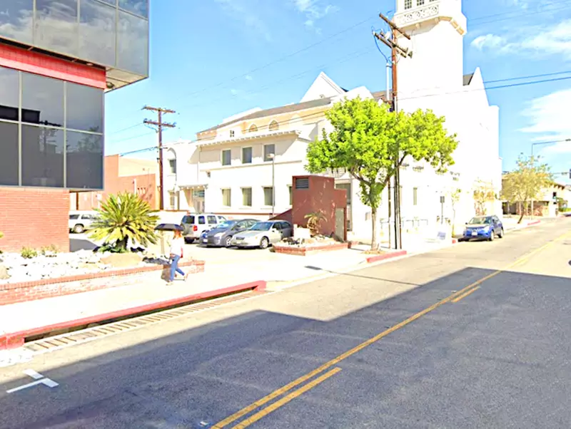 Parking at [SQ38] 313 W. Wilson Ave. Lot