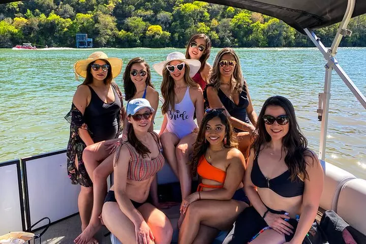 Private Lake Austin Boat Cruise: 2-Hour, Fully Shaded (Up to 13)
