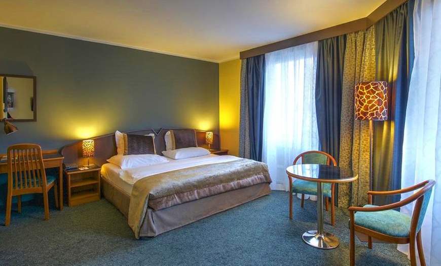 Image 1: ✈ CZECH REPUBLIC | Prague - Plaza Prague Hotel 4* - Breakfast included