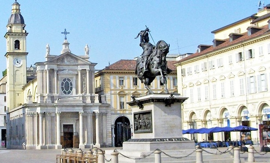 Image 1: Tour guidato a piedi delle principali attrazioni di Torino tra cui ...