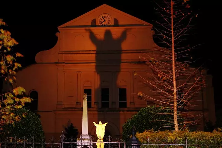New Orleans Dead of Night Ghosts and Cemetery Bus Tour