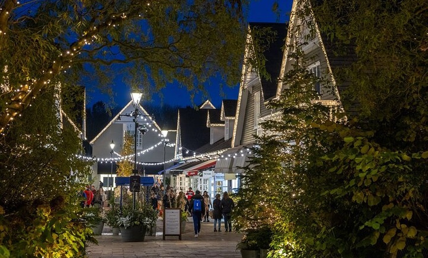 Image 2: Luxury Roundtrip Transfer to Bicester Village