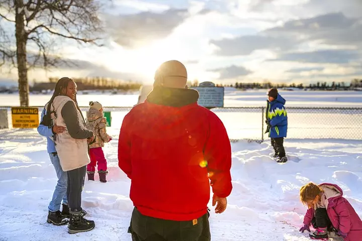 Anchorage's Winter City Tour = Samples + Stops + WildLife